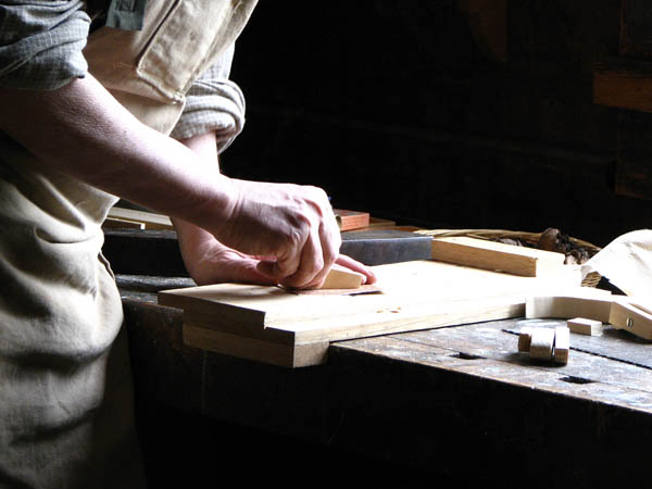 Ofrecemos un servicio de <strong>carpintería  de madera y ebanistería en Montmaneu</strong> adaptado a las necesidades del <strong>cliente</strong>.